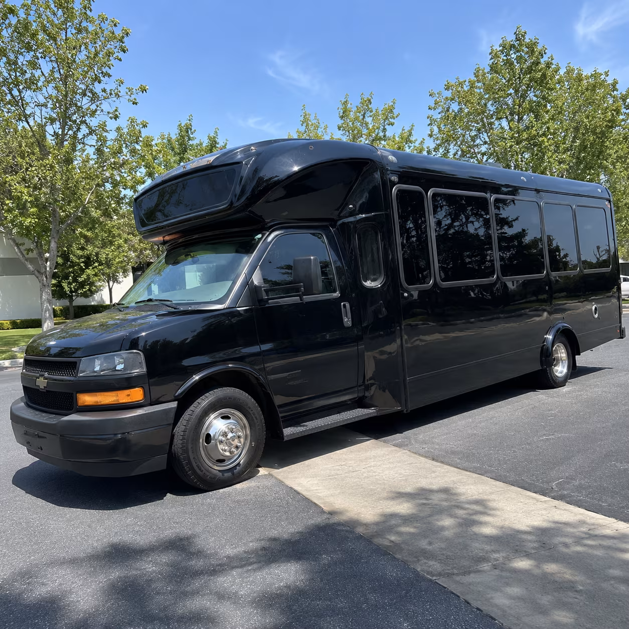 concord 15 passenger party bus