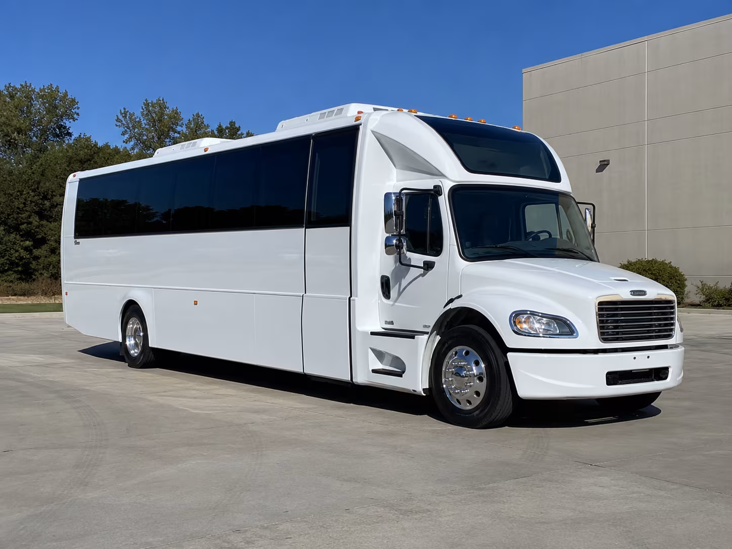 concord 28 passenger party bus